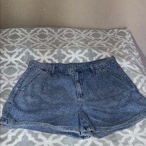 American Eagle mom Outfitters Blue Jean Shorts Relaxed Fit